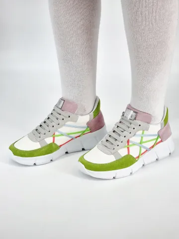 Кроссовки женские