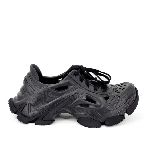 Кроссовки женские