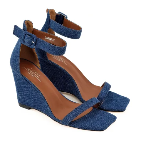 Босоножки женские