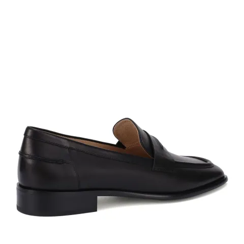 Лоферы женские