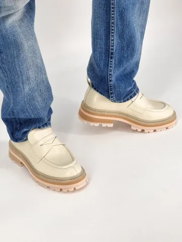 Лоферы женские