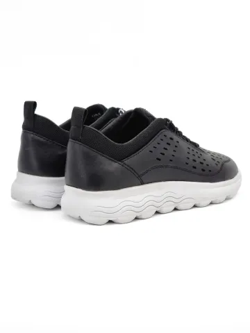 Кроссовки женские