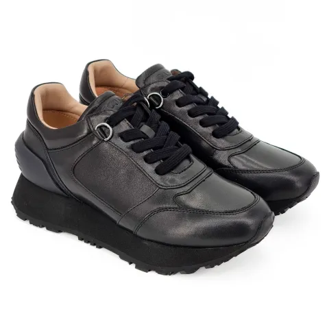 Кроссовки женские