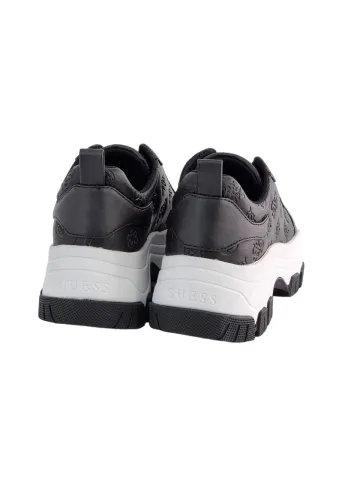 Кроссовки женские