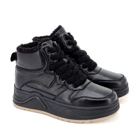 Кроссовки женские