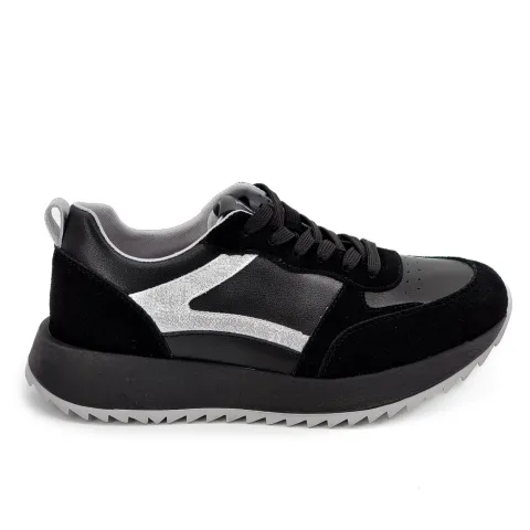 Кроссовки женские