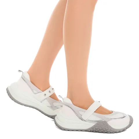 Кроссовки женские