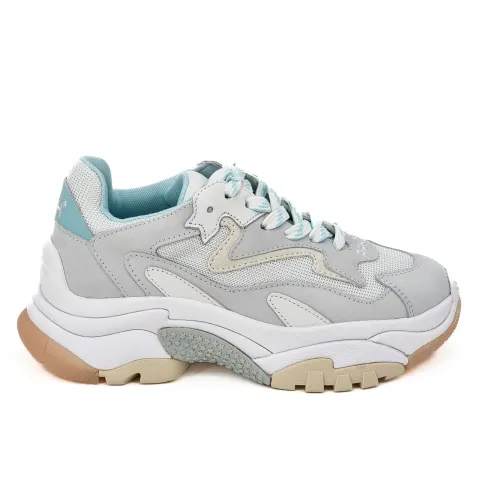 Кроссовки женские