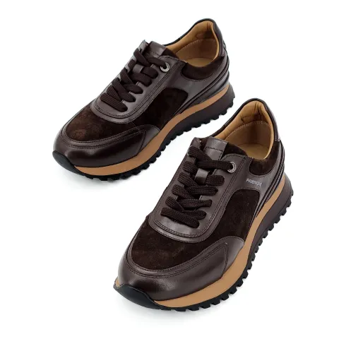 Кроссовки женские