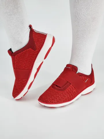 Кроссовки женские