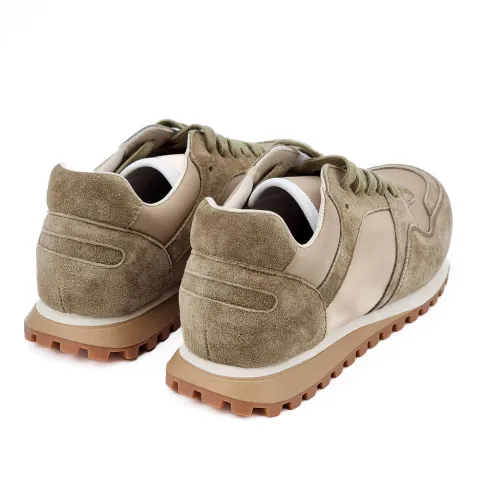 Кроссовки женские