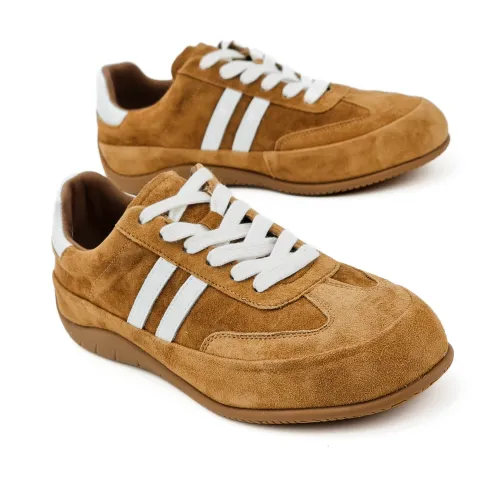 Кроссовки женские