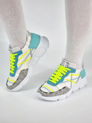 Кроссовки женские