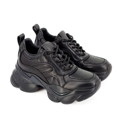 Кроссовки женские