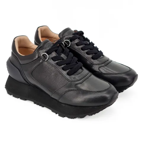 Кроссовки женские