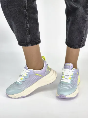 Кроссовки женские