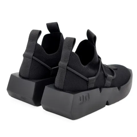 Кроссовки женские