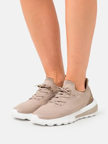 Кроссовки женские