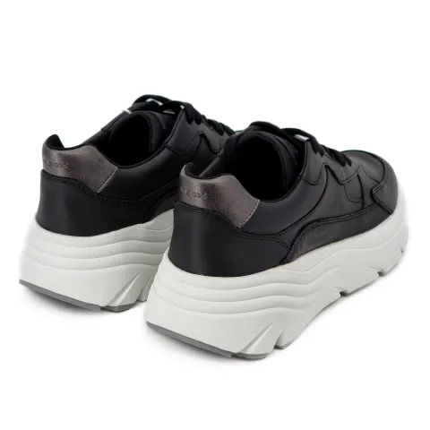 Кроссовки женские