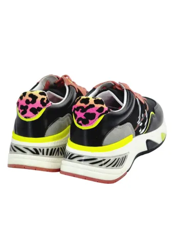 Кроссовки женские