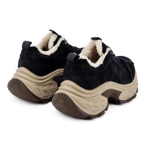 Кроссовки женские