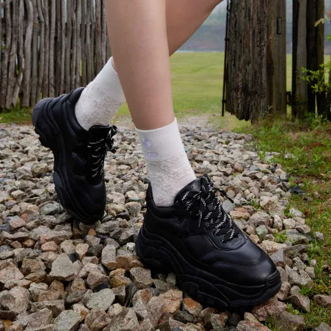 Кроссовки женские