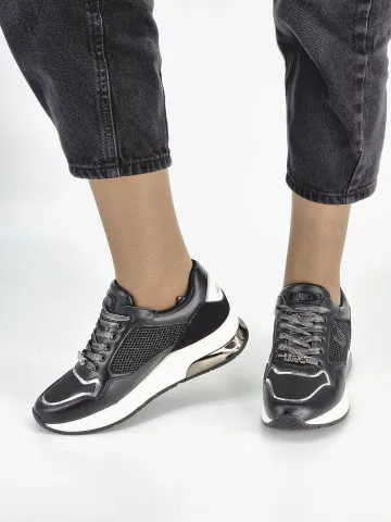 Кроссовки женские