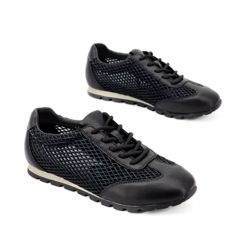 Кроссовки женские