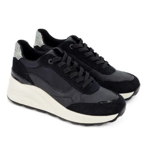 Кроссовки женские