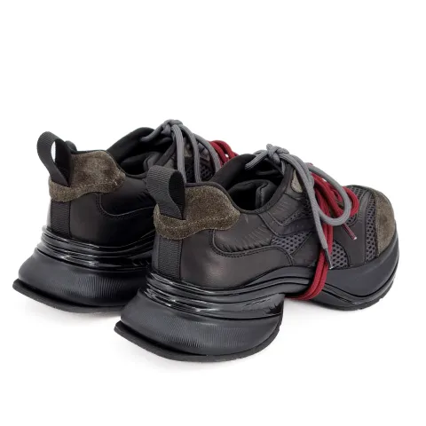 Кроссовки женские