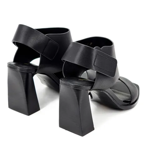 Босоножки женские