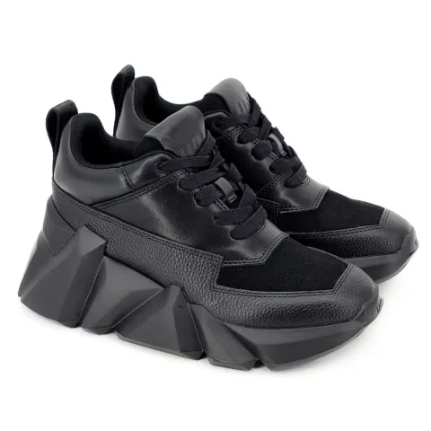 Кроссовки женские