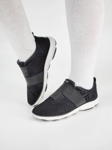 Кроссовки женские