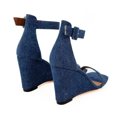 Босоножки женские