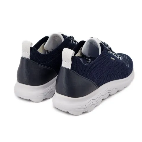 Кроссовки женские