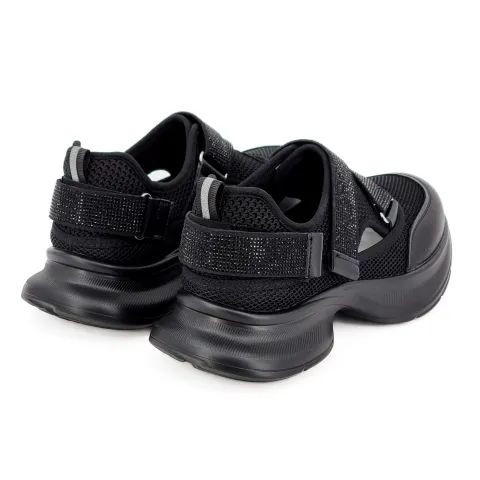 Кроссовки женские