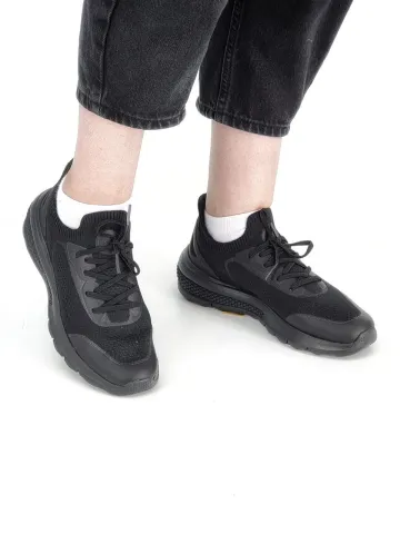 Кроссовки женские