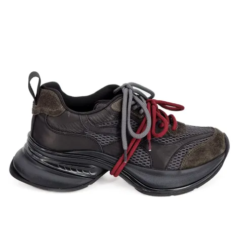 Кроссовки женские