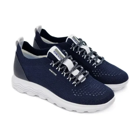 Кроссовки женские