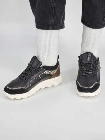 Кроссовки женские