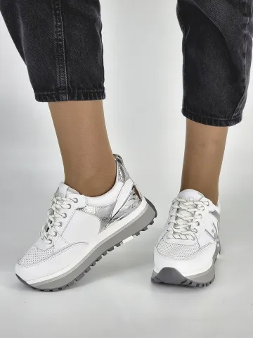 Кроссовки женские