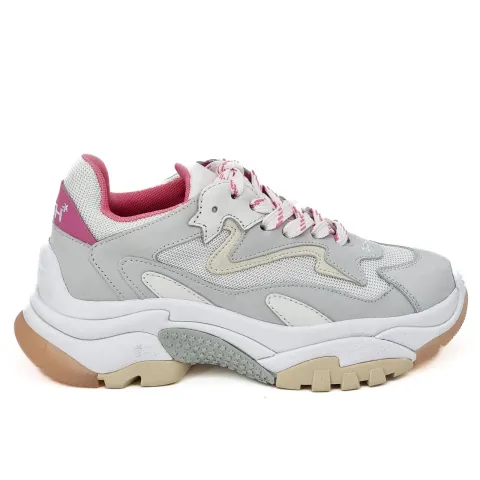 Кроссовки женские