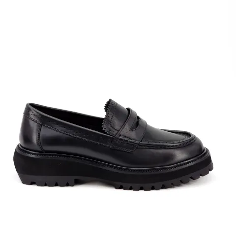 Лоферы женские