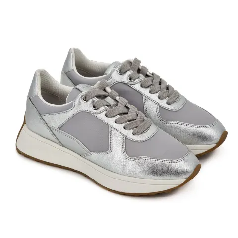 Кроссовки женские