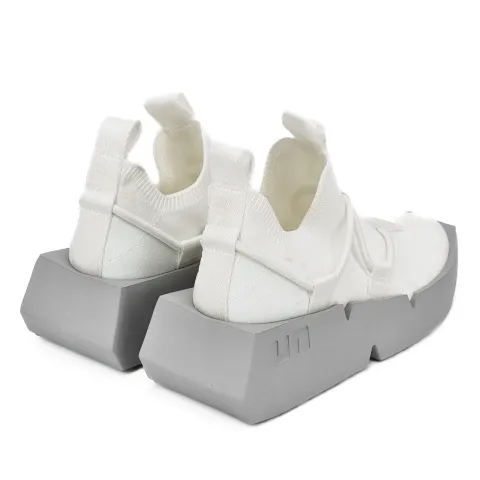 Кроссовки женские