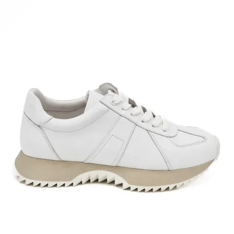 Кроссовки женские