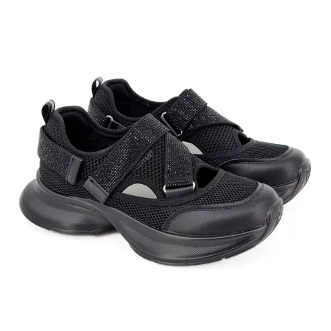 Кроссовки женские