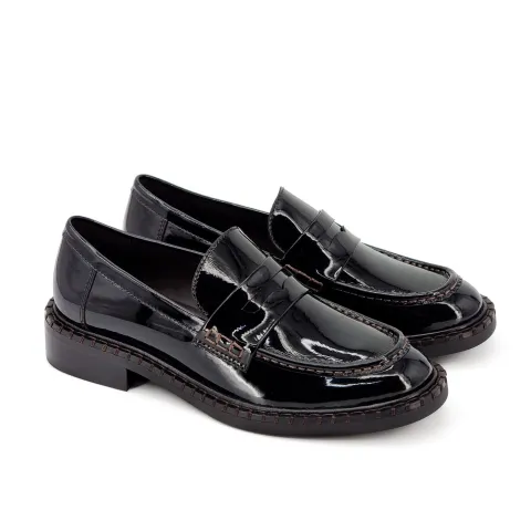 Лоферы женские