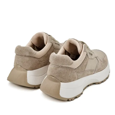 Кроссовки женские