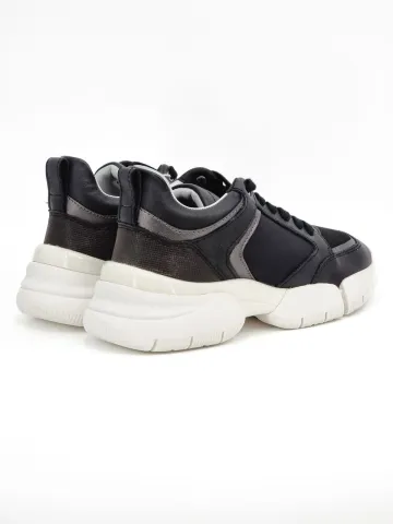 Кроссовки женские